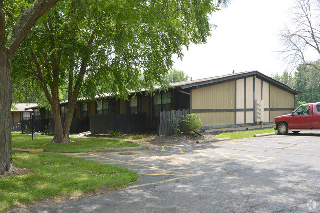 Building Photo - Concord Square Apartments