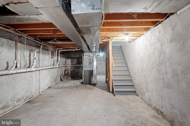 Foto del edificio - 4 bedroom two bath townhouse