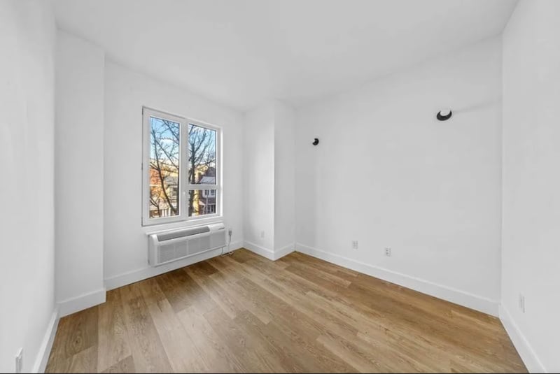 Primary Photo - 1042 President St