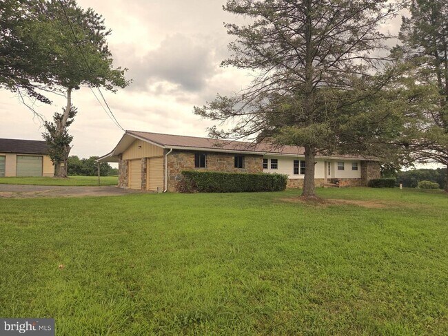 Foto del edificio - 2264 Blue Ball Rd