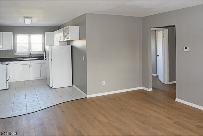 Building Photo - 191 N Beverwyck Rd