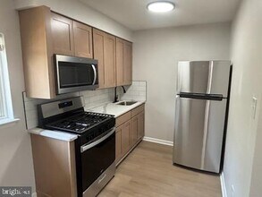 Building Photo - 2032 Maple Ave
