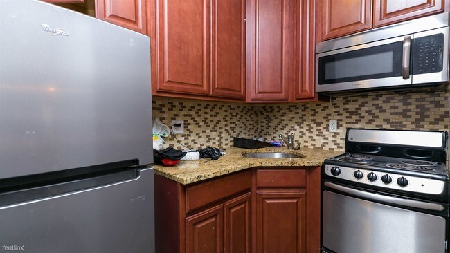 Building Photo - 200 Irving Ave