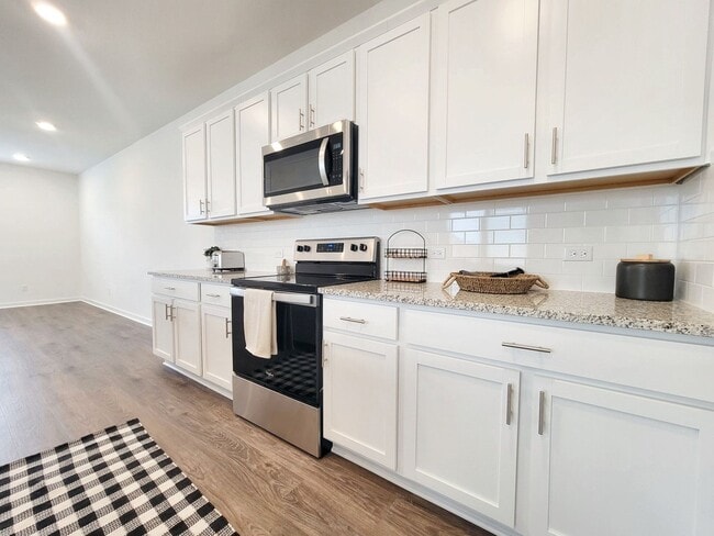 Building Photo - Spacious 4/BR 2.5/BA Retreat with Fenced Yard and Smart Features