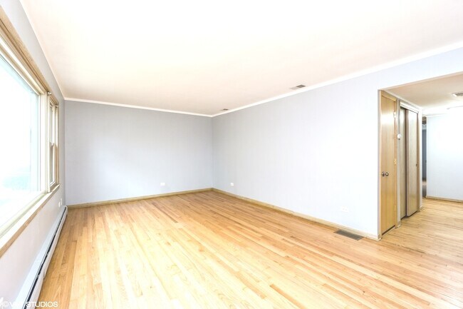 Foto del edificio - 7537 W Higgins Rd