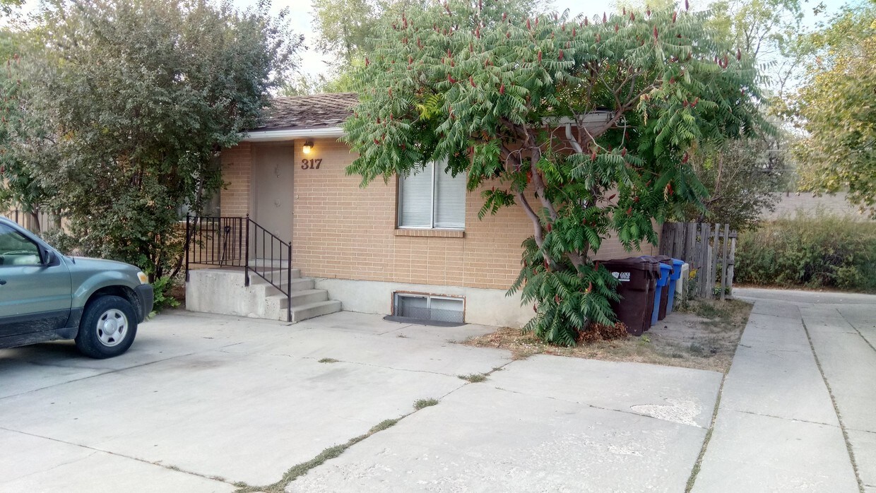 Primary Photo - 325 7670 S