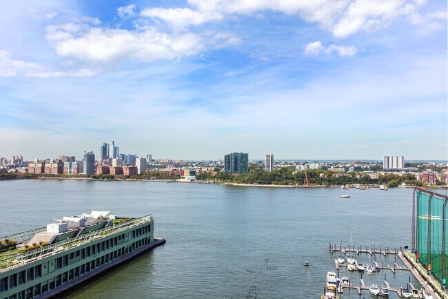 Foto del edificio - 500 W 18th St