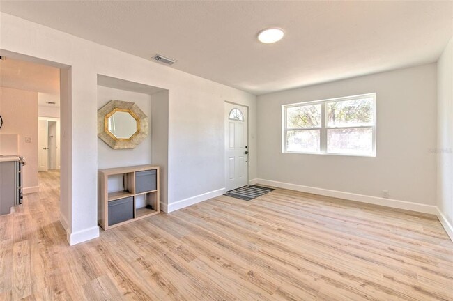 Foto del edificio - 2002 E Hanna Ave