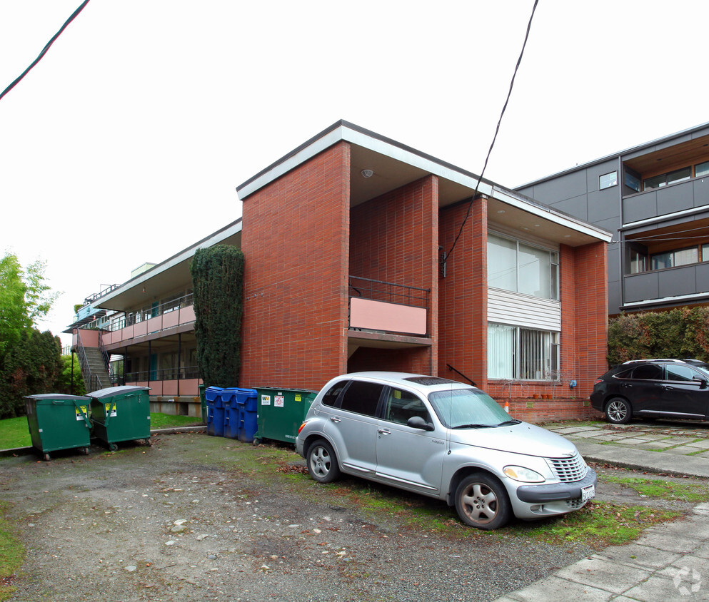 Building Photo - Corliss Crest