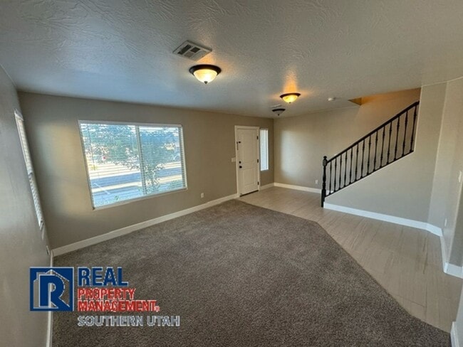 Building Photo - Desert Hills Townhome