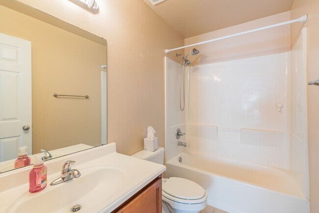 Foto del edificio - Beautiful 3 Bedroom/2 Bath Home