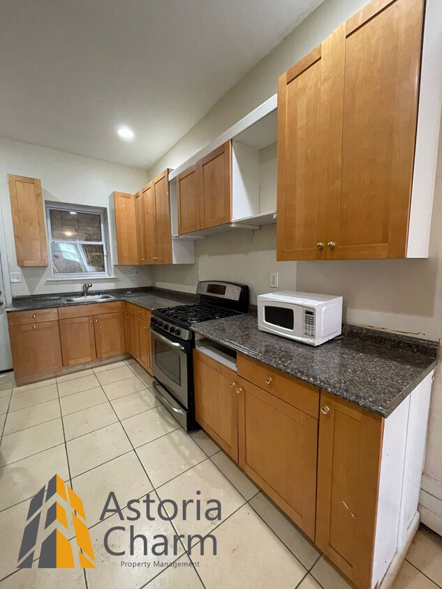 Primary Photo - 422 E 21st St