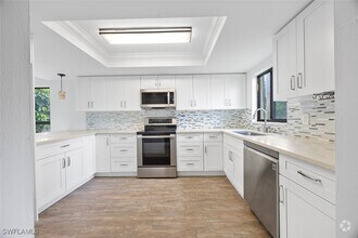 Building Photo - 4610 Chantelle Dr