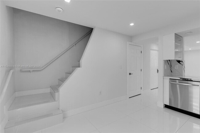 Building Photo - 14911 SW 82nd Terrace