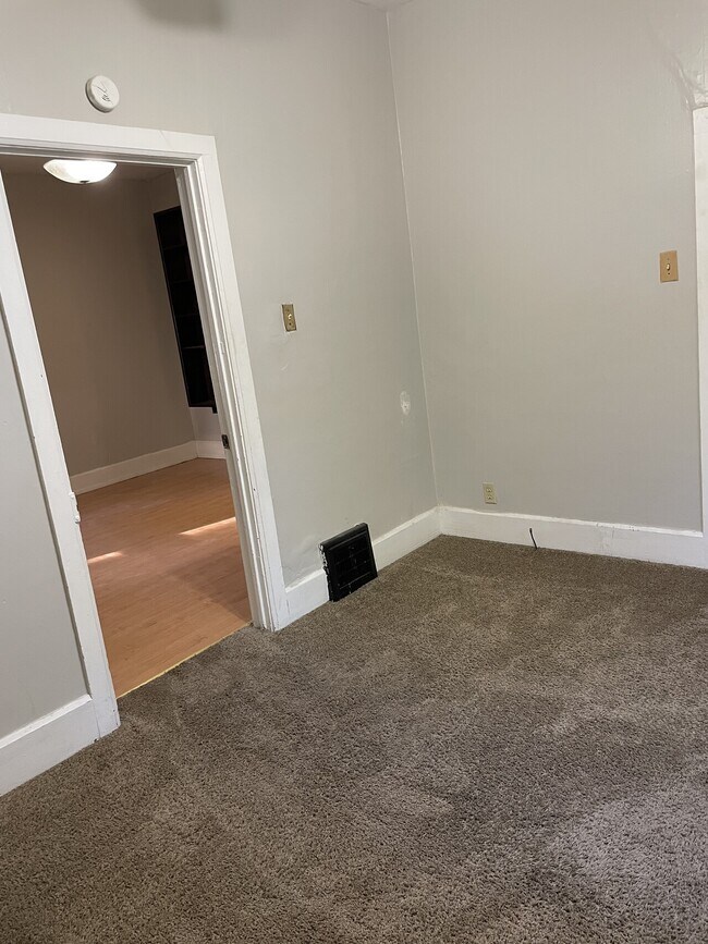 Building Photo - 2102 catalpa