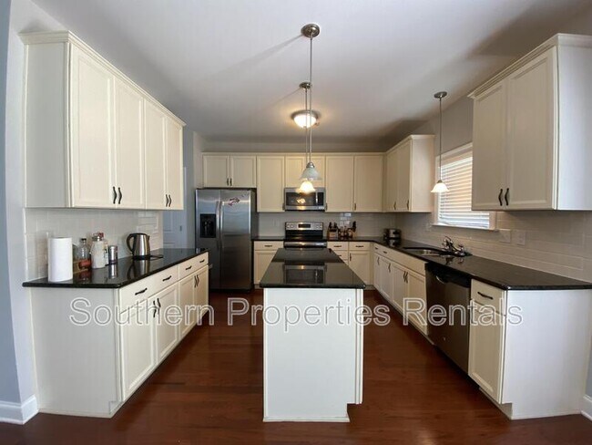 Building Photo - 70 Pittfield Run
