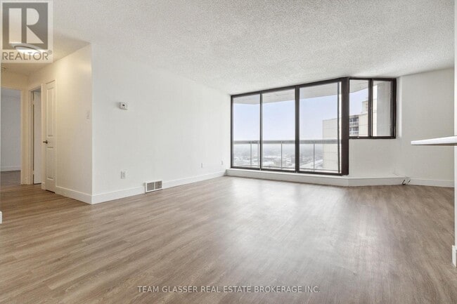 Building Photo - 340 Colborne St