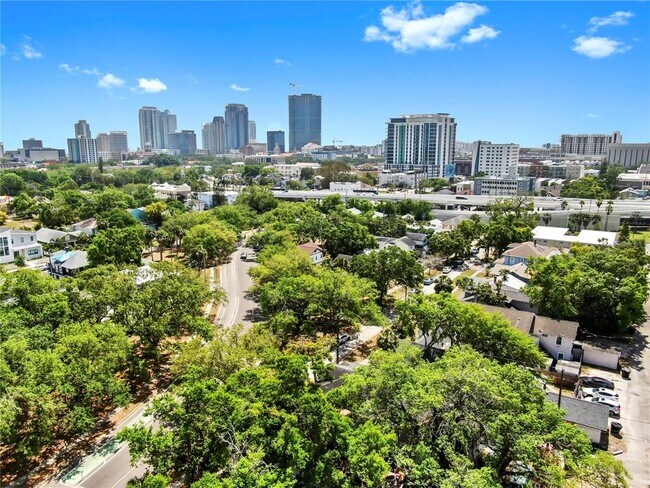 Foto del edificio - 626 Highland St N