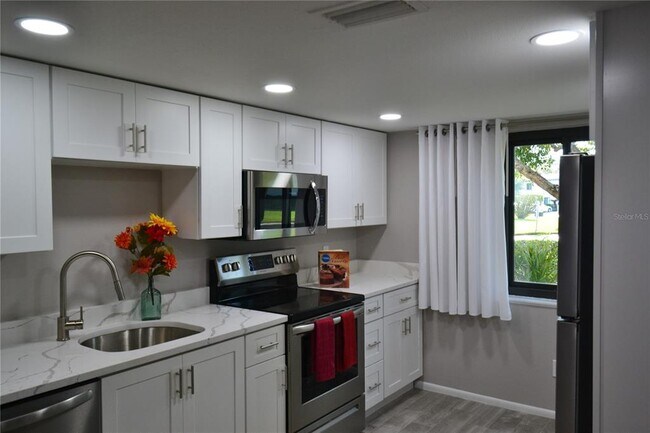 Foto del edificio - 135 W Cypress Ct