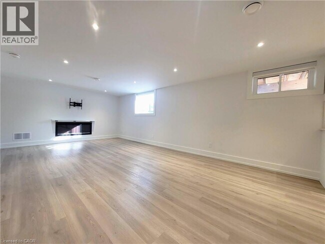 Building Photo - 664 Hiawatha Blvd