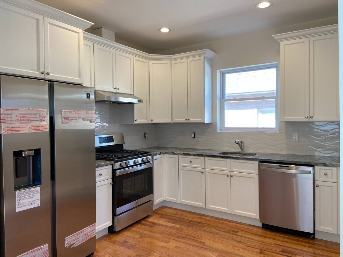 Primary Photo - 244 Raritan Ave