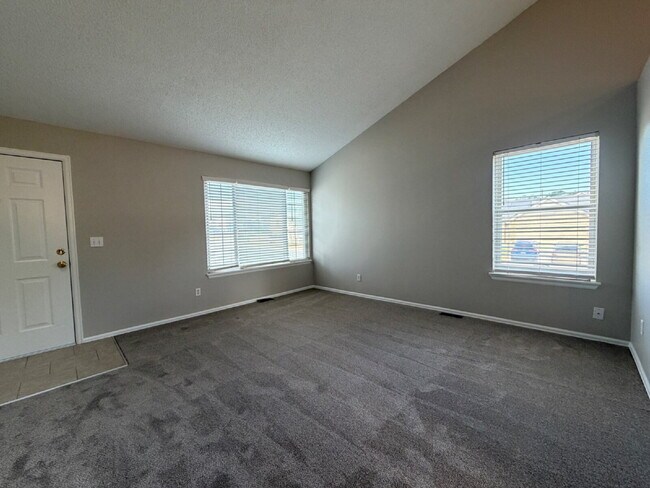 Foto del edificio - Beautiful Four Bedroom Home with Finished Basement in Spring Creek Meadows!