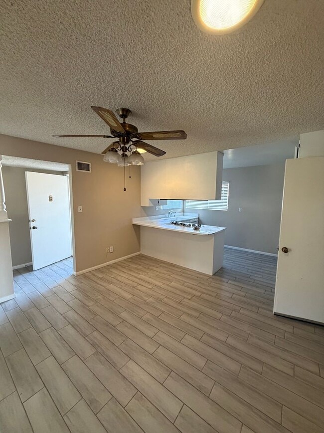 Foto del edificio - Single Story 4 bed, 2 bath home with RV Access