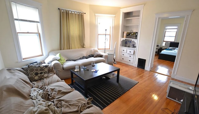 Building Photo - 47 Easton St