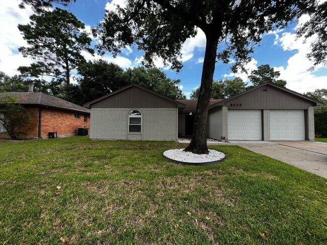 Foto del edificio - For Lease | 3 Bed, 2 Bath | 1,446 Sq Ft | ...