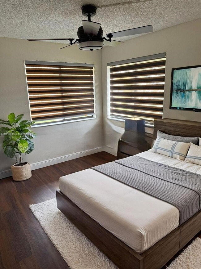 Foto del edificio - 600 NW 214th St