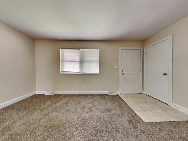 Building Photo - HALF OFF RENT! Beautiful Home Brick Ranch