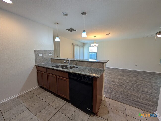 Foto del edificio - 2022 Shire Meadows