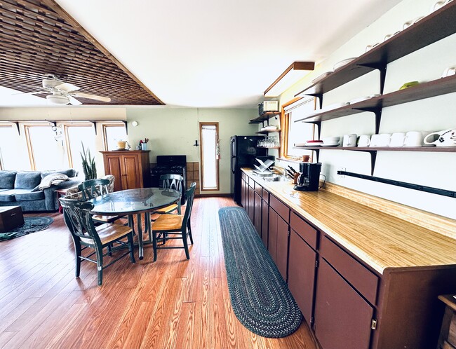 Foto del edificio - 13530 Scatter Ridge Rd