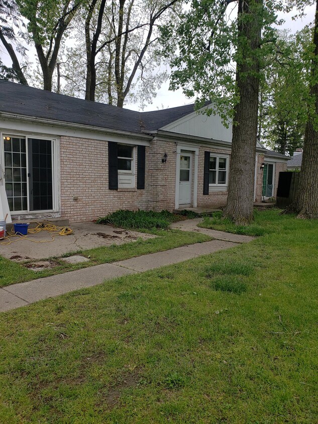 Primary Photo - 2611 Moffat Rd