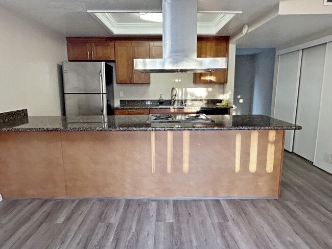 Building Photo - Bright and quiet two-story townhouse situated in the friendly Sunset Oaks community with an award...
