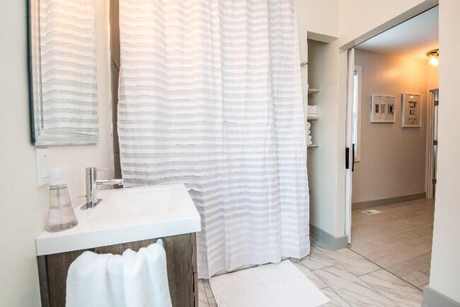 Foto del edificio - 4415 Plummer Street