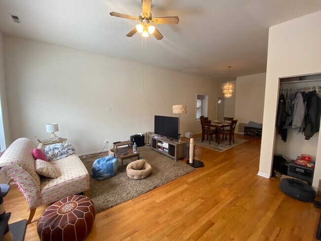 Sala de estar/comedor de - 2357 W Ohio St