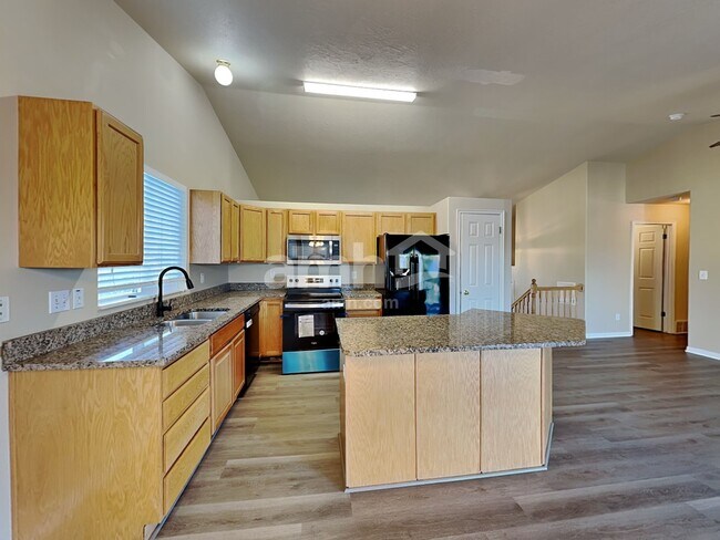 Building Photo - 2848 W 2125 S