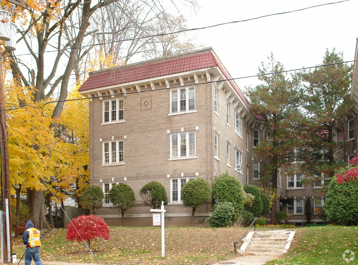 Building Photo - 8-14 Concord St