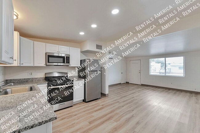 Building Photo - 3042 N Sparkman Blvd