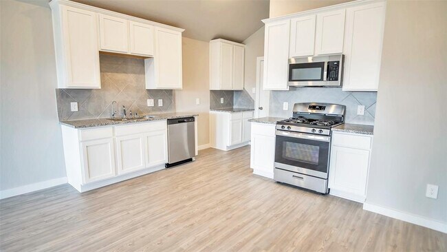 Foto del edificio - 446 Jewett Meadow Dr