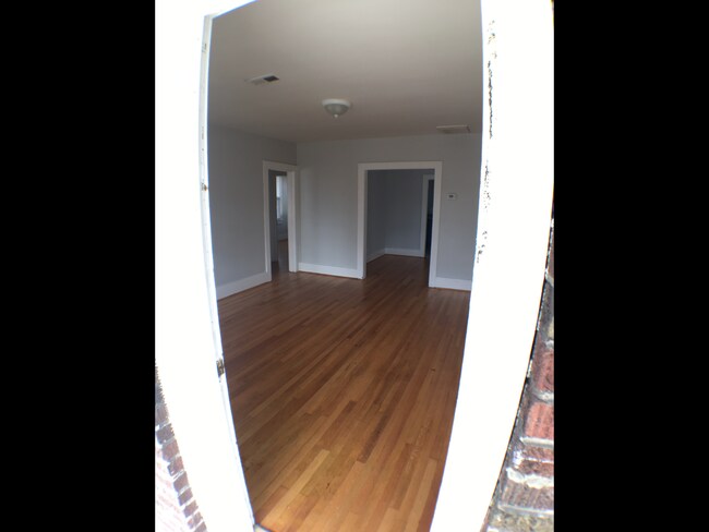 Building Photo - 511 W Walnut St