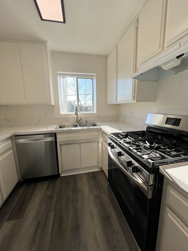 Foto del edificio - 10770 Palms Blvd