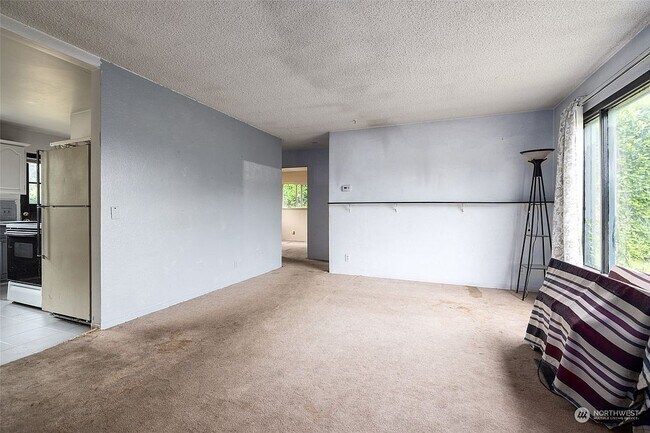 Building Photo - 858 S Pine St