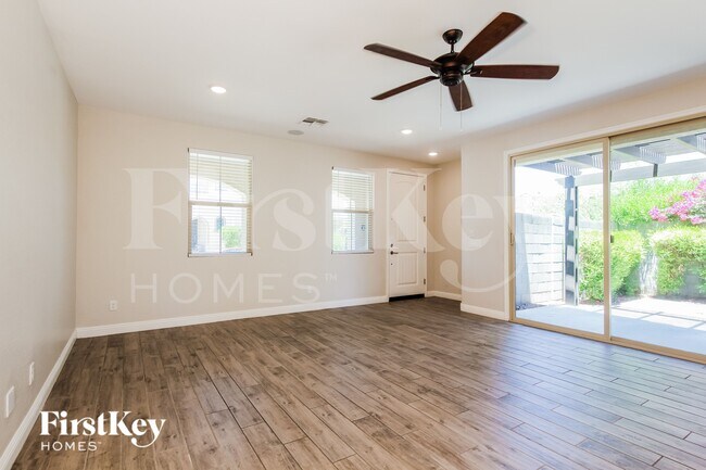 Foto del edificio - 1023 S 151st Ln
