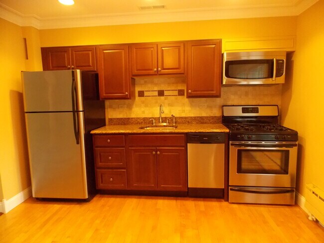 Apartment Kitchen - 526 Bonnie Brae Pl