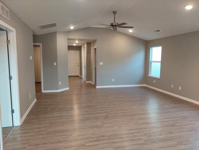 Building Photo - 2368 Huntly Pl