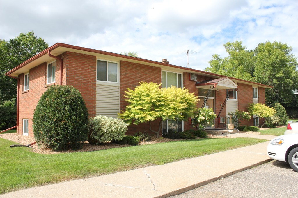 2104 Spring St, Hastings, MN 55033 Apartments in Hastings, MN