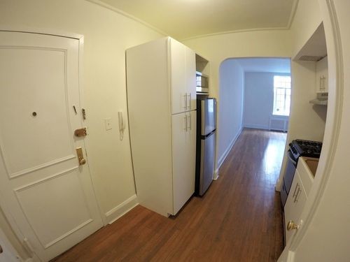 Primary Photo - 69 E 79th St