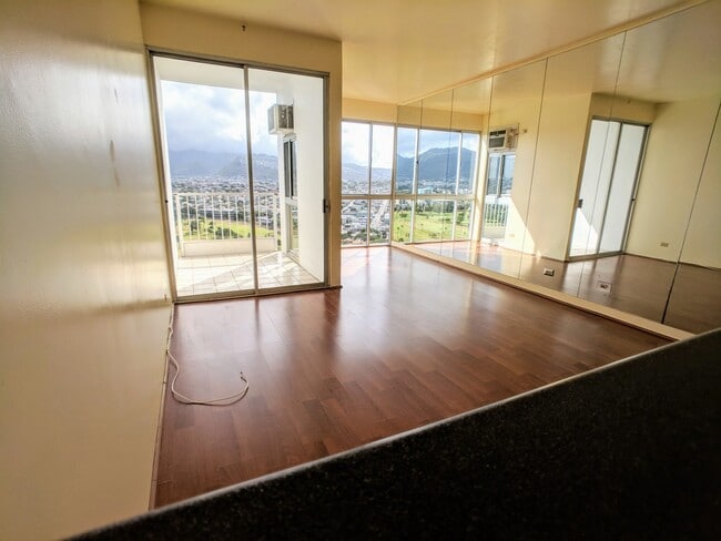 Building Photo - Penthouse 1 BR, 1 BA, 1-PRKG With Sweeping Mountain Views at Canal House